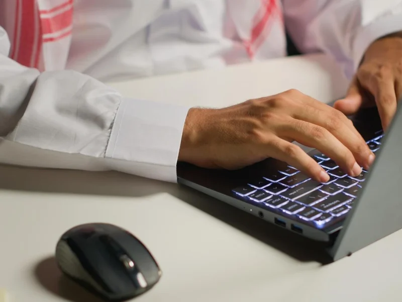 businessman-using-laptop-mouse_482257-87092